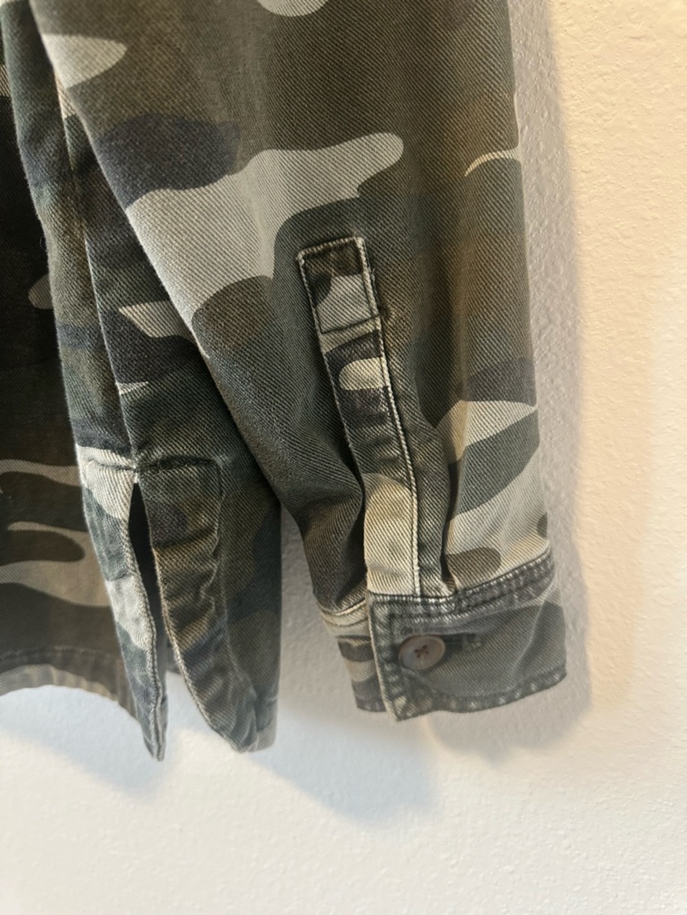 GAP Women’s Camouflage Denim Utility Jacket in Olive Camo - Picture 8 of 9